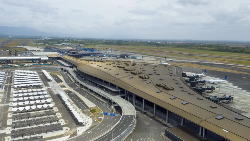 Copa canceló 280 vuelos por el terremoto en Panamá: cómo afecta a Chile