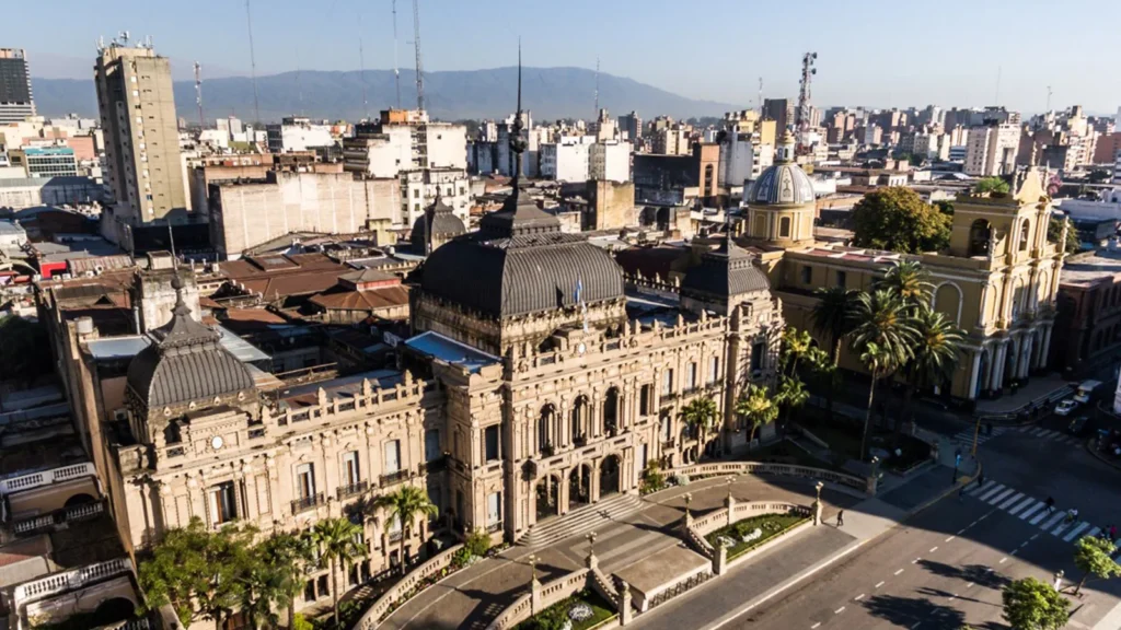 Tucumán: la ruta de San Martín entre historia, río y empanadas