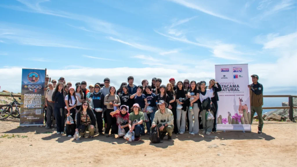 Estudiantes de Atacama aprenden en terreno sobre el desierto florido