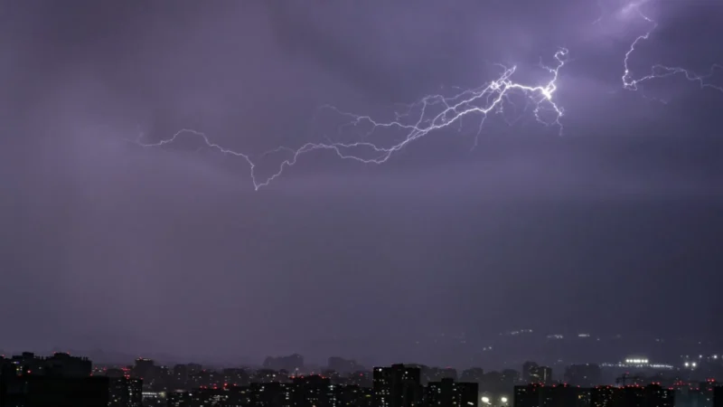 Tormentas eléctricas en Los Lagos: Senapred activa alerta temprana preventiva