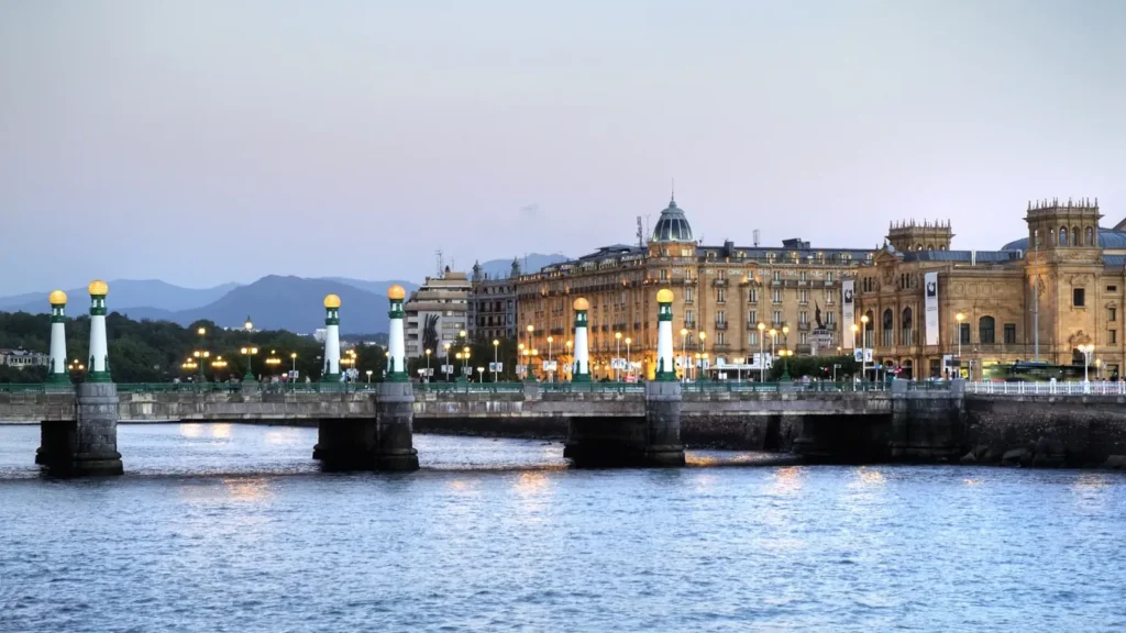 País Vasco y Cataluña suben tasas turísticas: lo que pagarás en 2027
