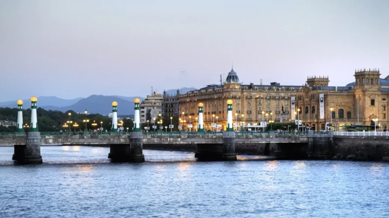 País Vasco y Cataluña suben tasas turísticas: lo que pagarás en 2027