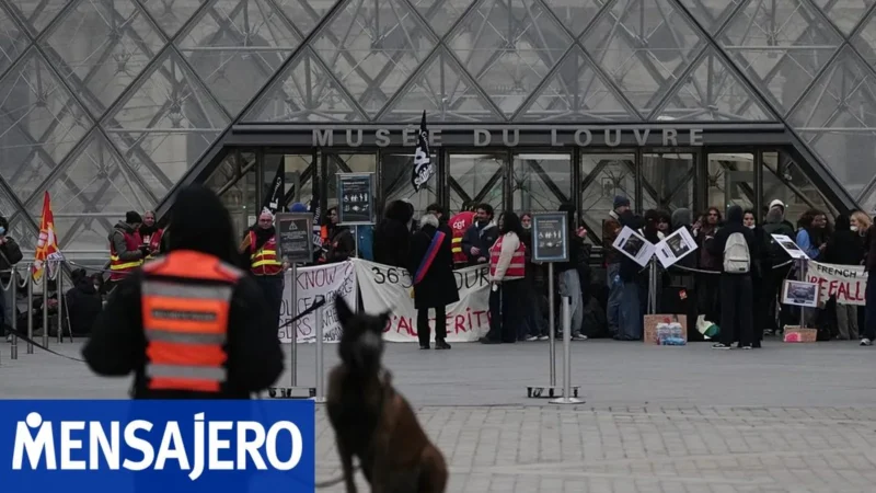 Protestas en Francia cierran el Louvre y complican el turismo en París