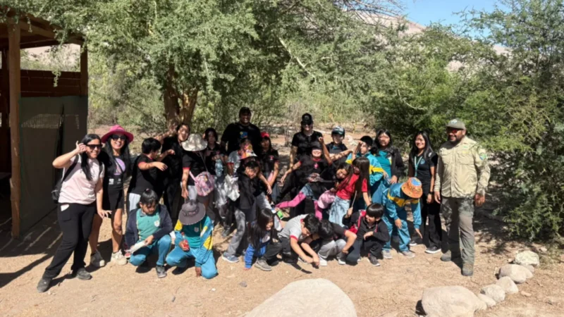 Estudiantes de Arica conocen el hábitat del picaflor en visita educativa
