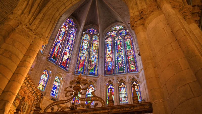León, España: la ciudad de las vidrieras y Gaudí que Lonely Planet recomienda para 2027