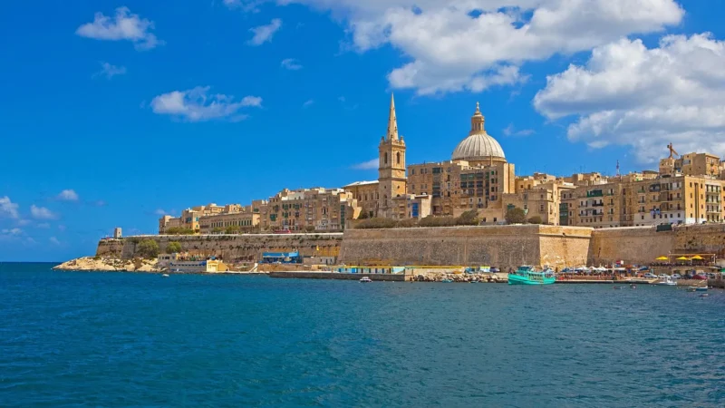 Malta, el pequeño país que atrae a millonarios y turistas chilenos