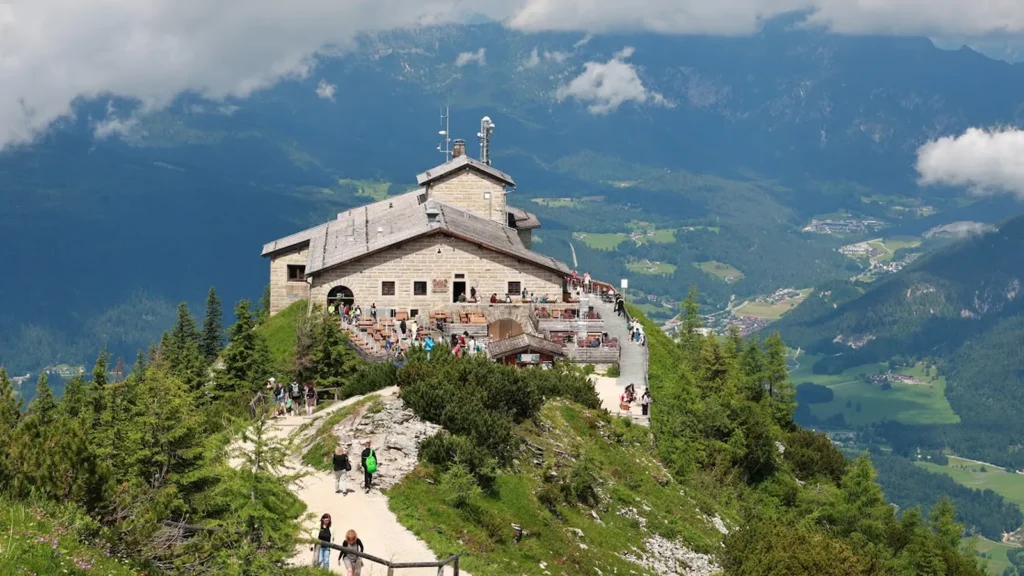 Incendio deja “prácticamente destruido” el “Nido del Águila” de Hitler, su refugio en los Alpes bávaros: hay un detenido