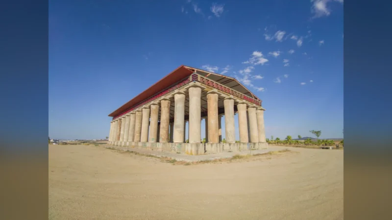 Partenón reciclado: la copia griega que está en Extremadura