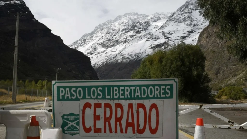 Reabren Paso Los Libertadores con bandas horarias tras cierre por mal clima