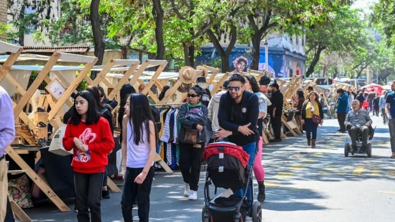 Mercado Colores de Yungay celebra su primer aniversario con fiesta de primavera y Día de Muertos