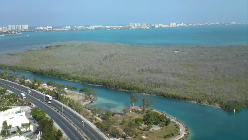 Cancún evalúa cerrar canal Sigfrido por exceso de velocidad de embarcaciones