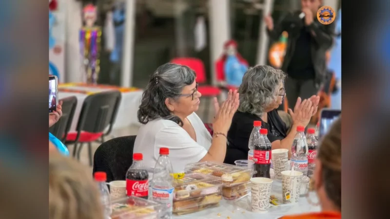 Personas mayores de Sierra Gorda viajan a Taltal por primera vez con programa Sernatur