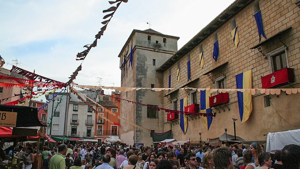 La Fira de Tots Sants de Cocentaina cumple 680 ediciones: la feria más antigua de España con 900 expositores, mercado medieval y gastronomía