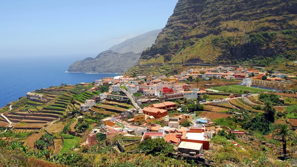 Agulo, el pueblo que enamora en La Gomera y cómo llegar desde Chile