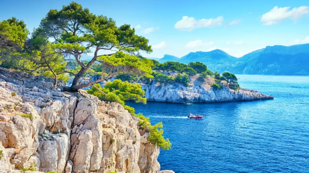 La ruta de senderismo más bonita del mundo está en Francia, muy cerca de España, y discurre junto al Mediterráneo